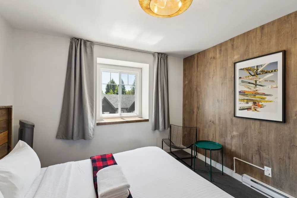 Private room with queen bed